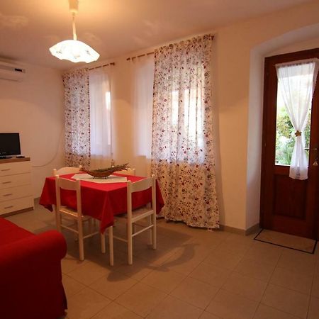 App With A Lovely Patio Mali Lošinj Exteriör bild