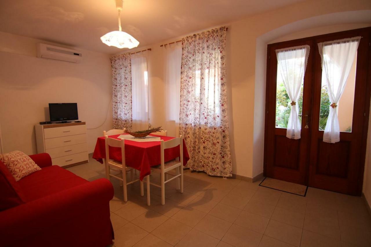 App With A Lovely Patio Mali Lošinj Exteriör bild
