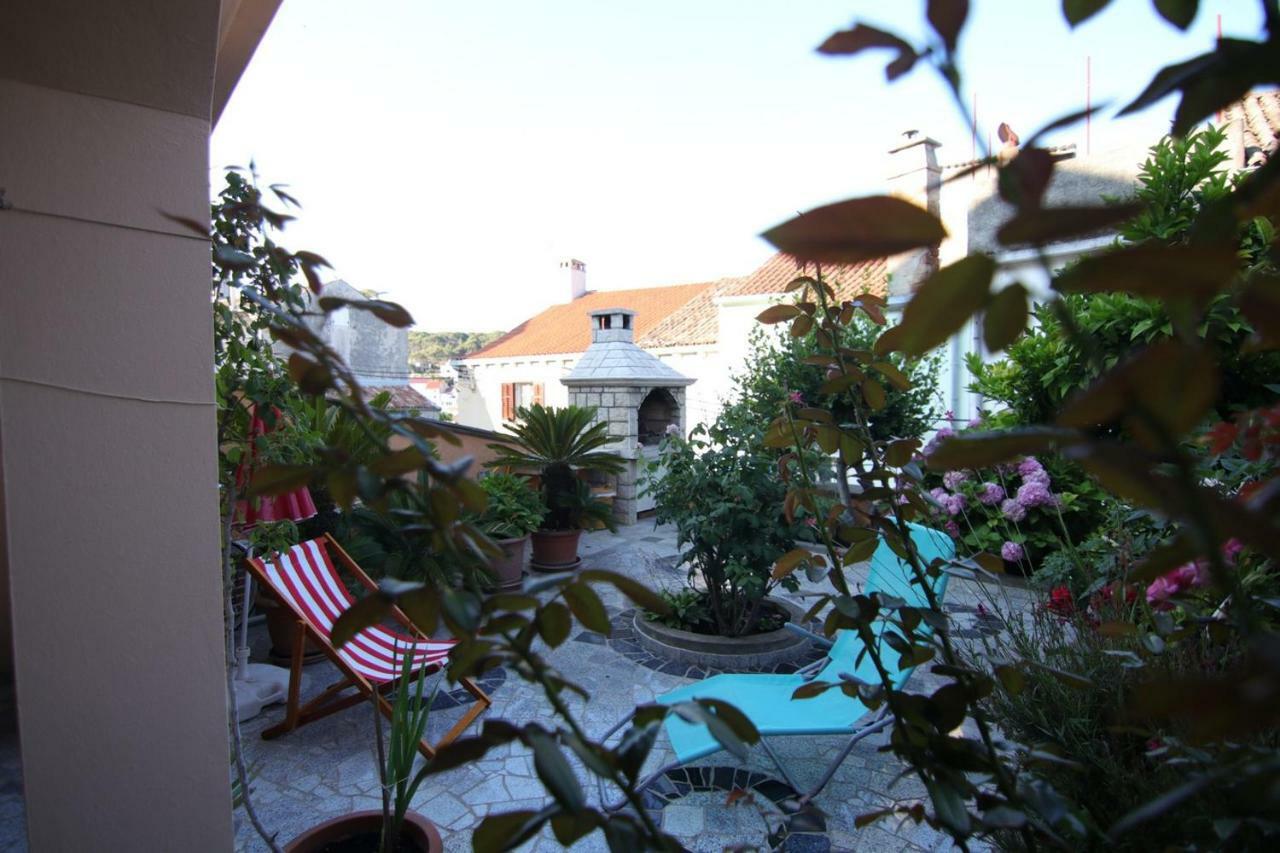 App With A Lovely Patio Mali Lošinj Exteriör bild