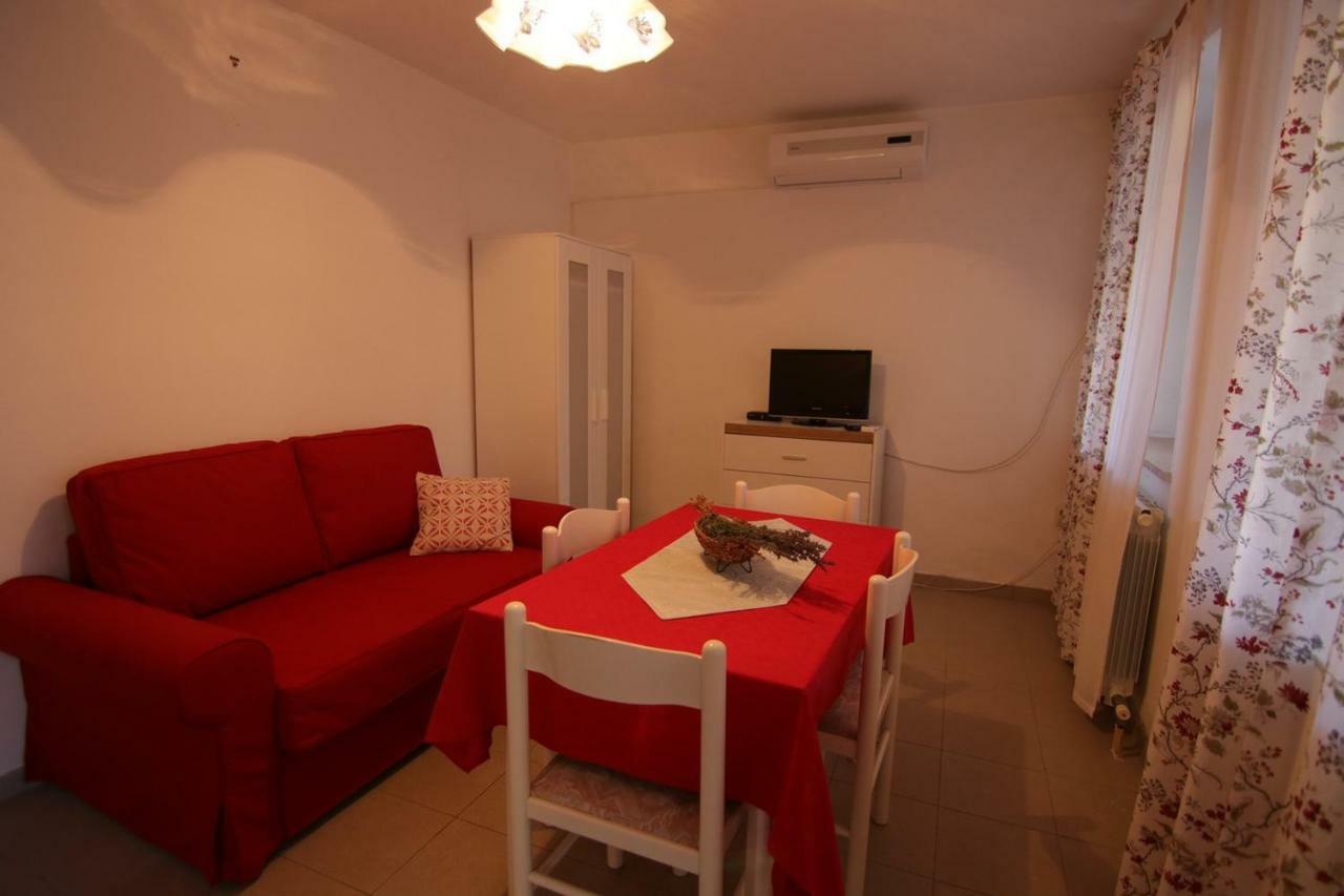 App With A Lovely Patio Mali Lošinj Exteriör bild