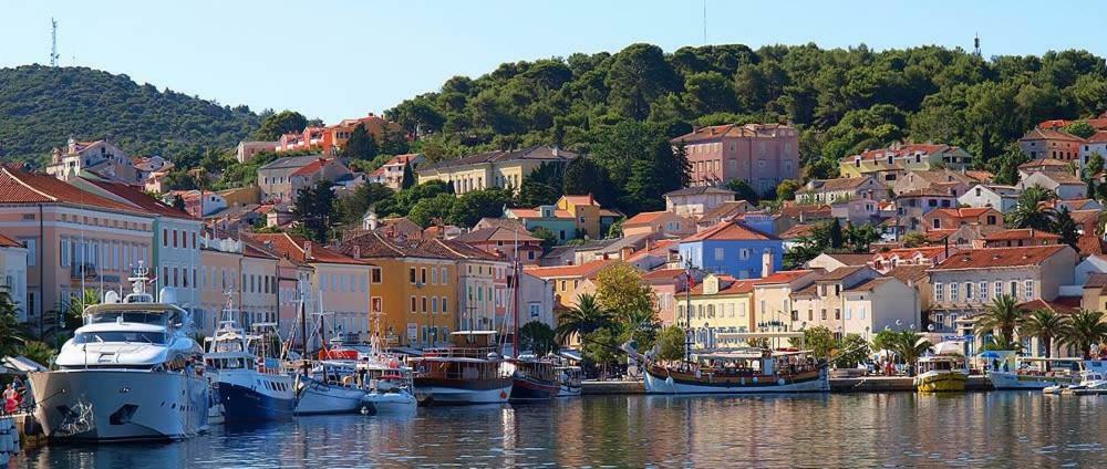 App With A Lovely Patio Lägenhet Mali Lošinj Exteriör bild